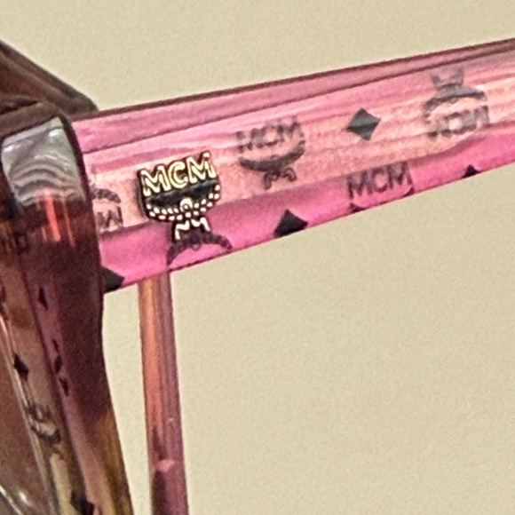 MCM 682S Cat Eye Sunglasses – Rose/Honey Pink – Designer Luxury Eyewear - Picture 4 of 15